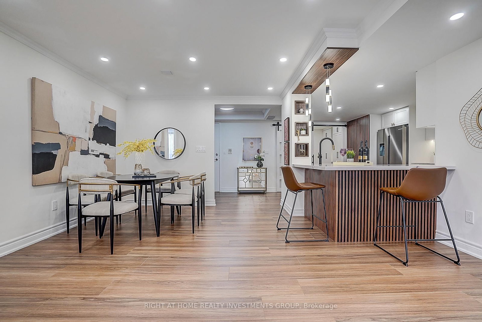 89 Skymark Drive, Unit 511 - Photo 16