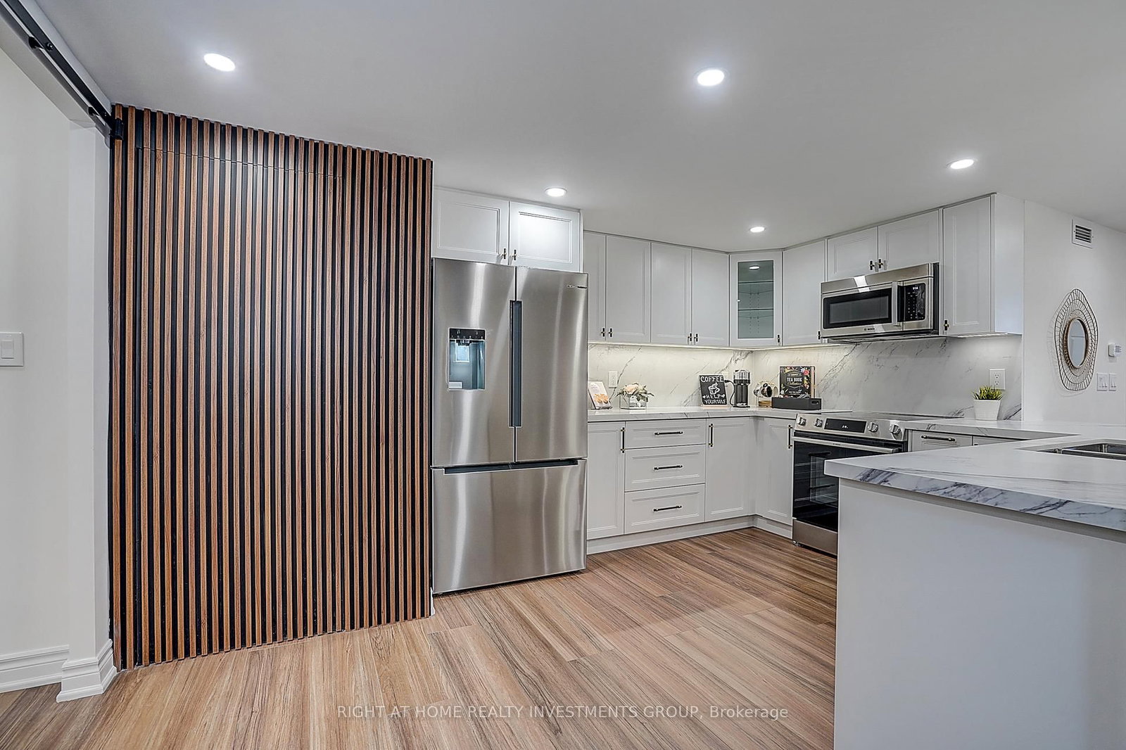 89 Skymark Drive, Unit 511 - Photo 23