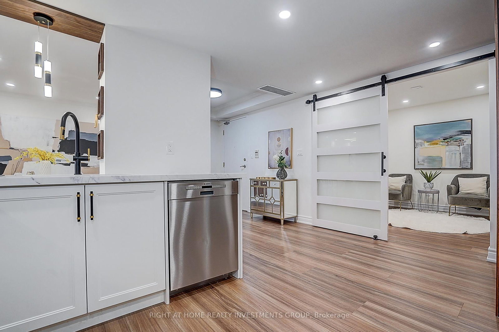 89 Skymark Drive, Unit 511 - Photo 25