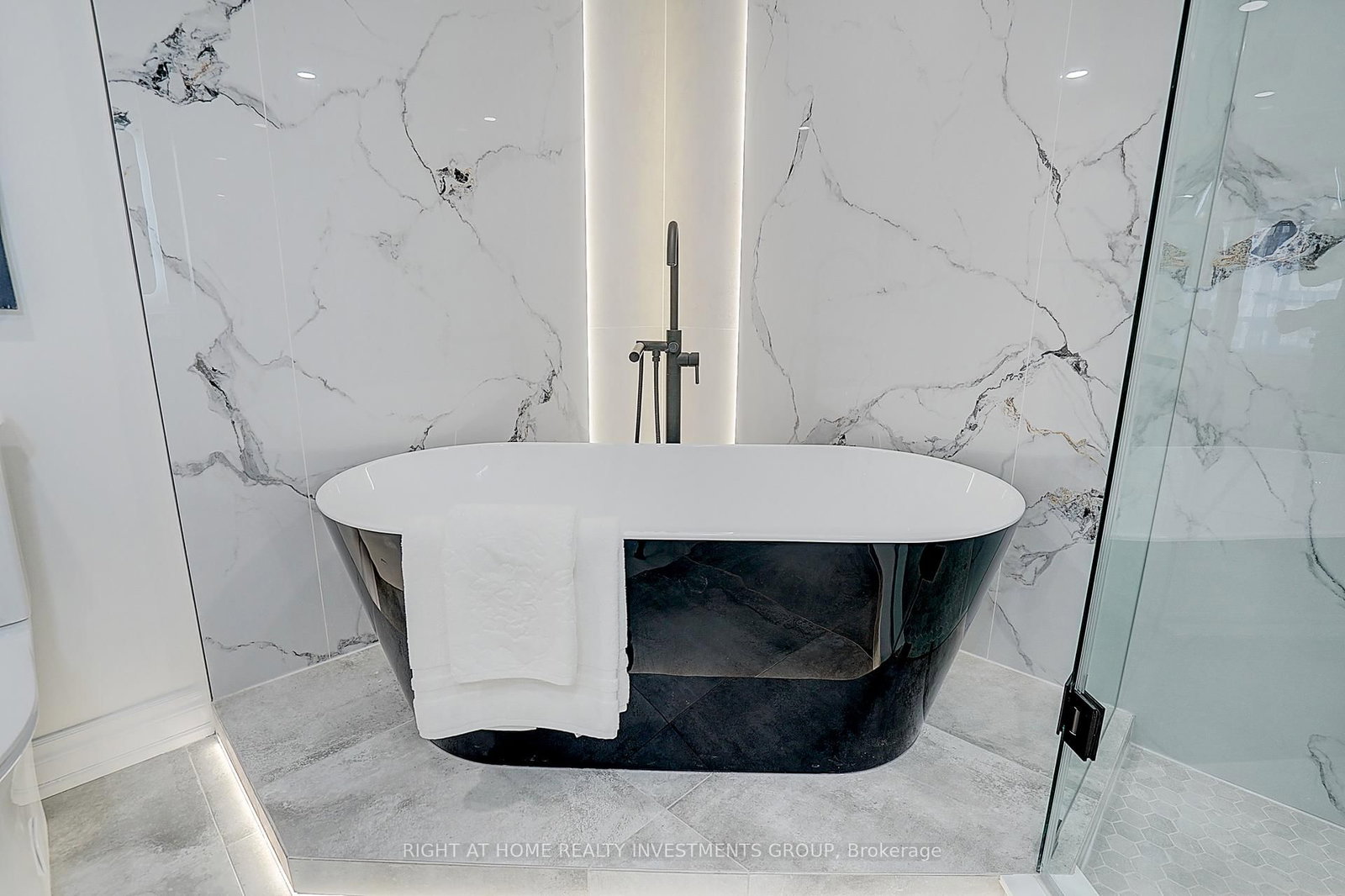 89 Skymark Drive, Unit 511 - Photo 36