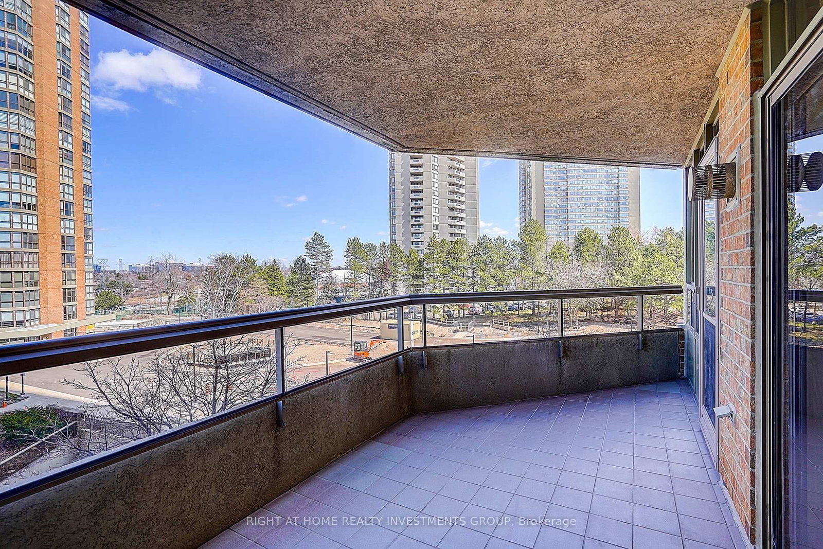 89 Skymark Drive, Unit 511 - Photo 45