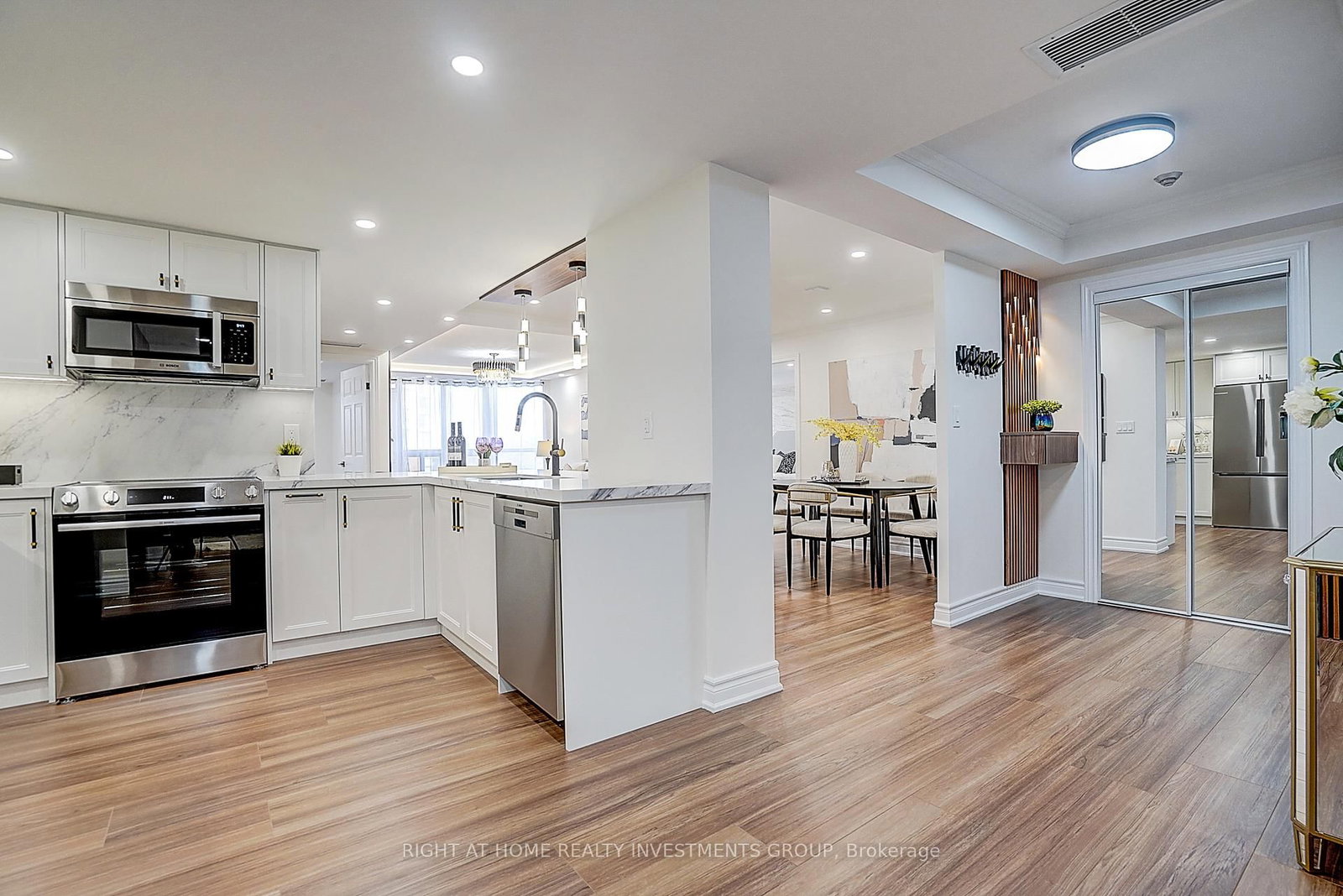 89 Skymark Drive, Unit 511 - Photo 6