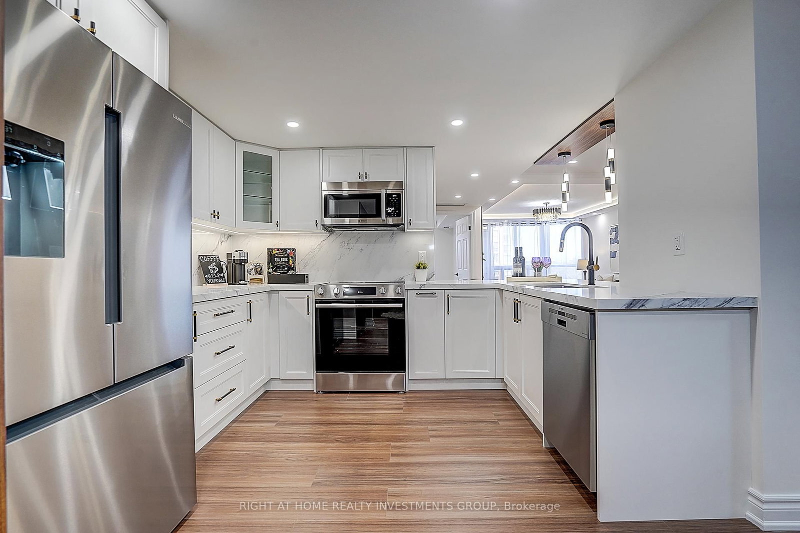 89 Skymark Drive, Unit 511 - Photo 7