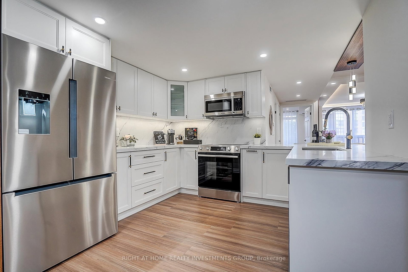 89 Skymark Drive, Unit 511 - Photo 8