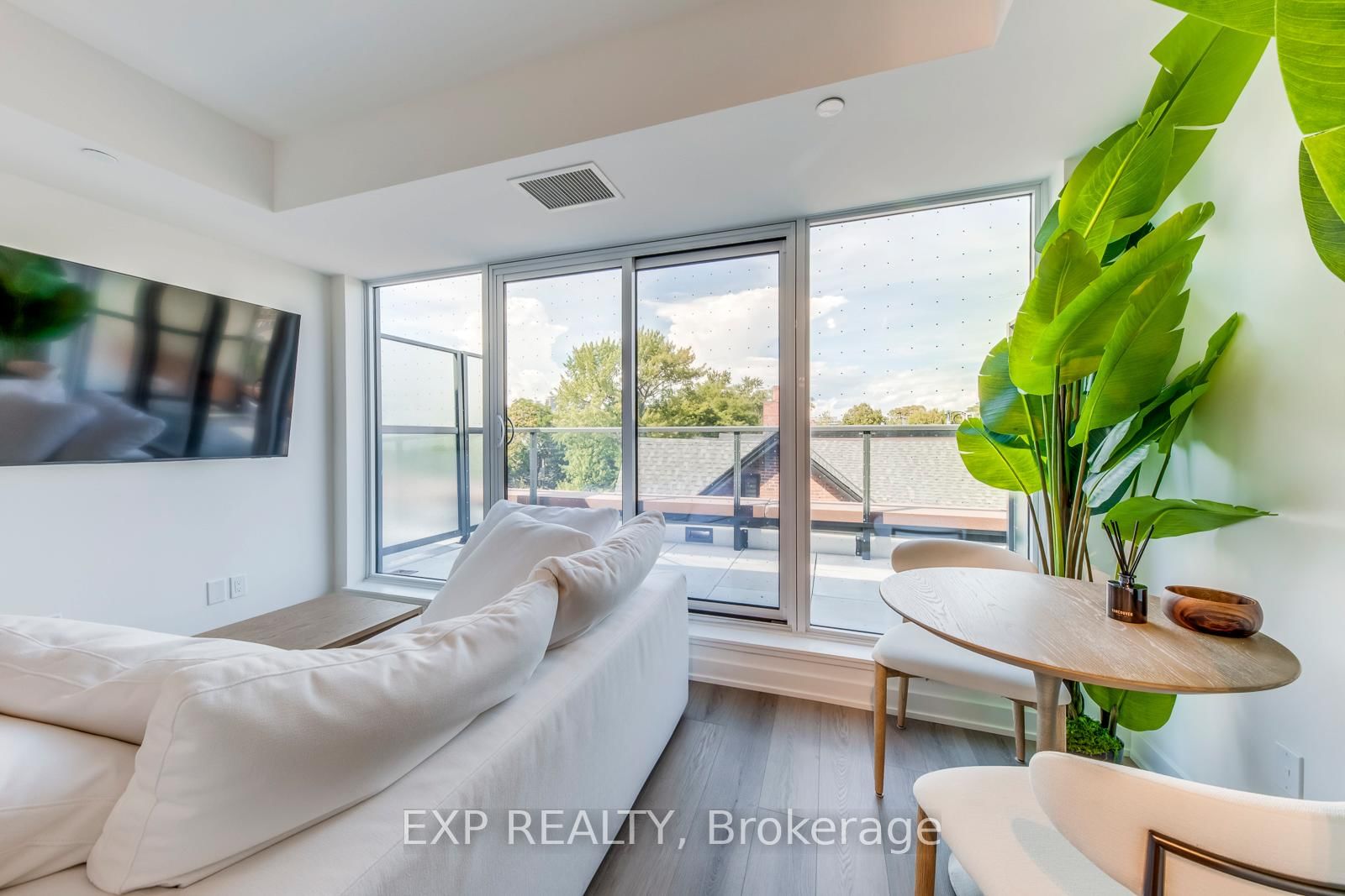 5 Lakeview Avenue, Unit 415