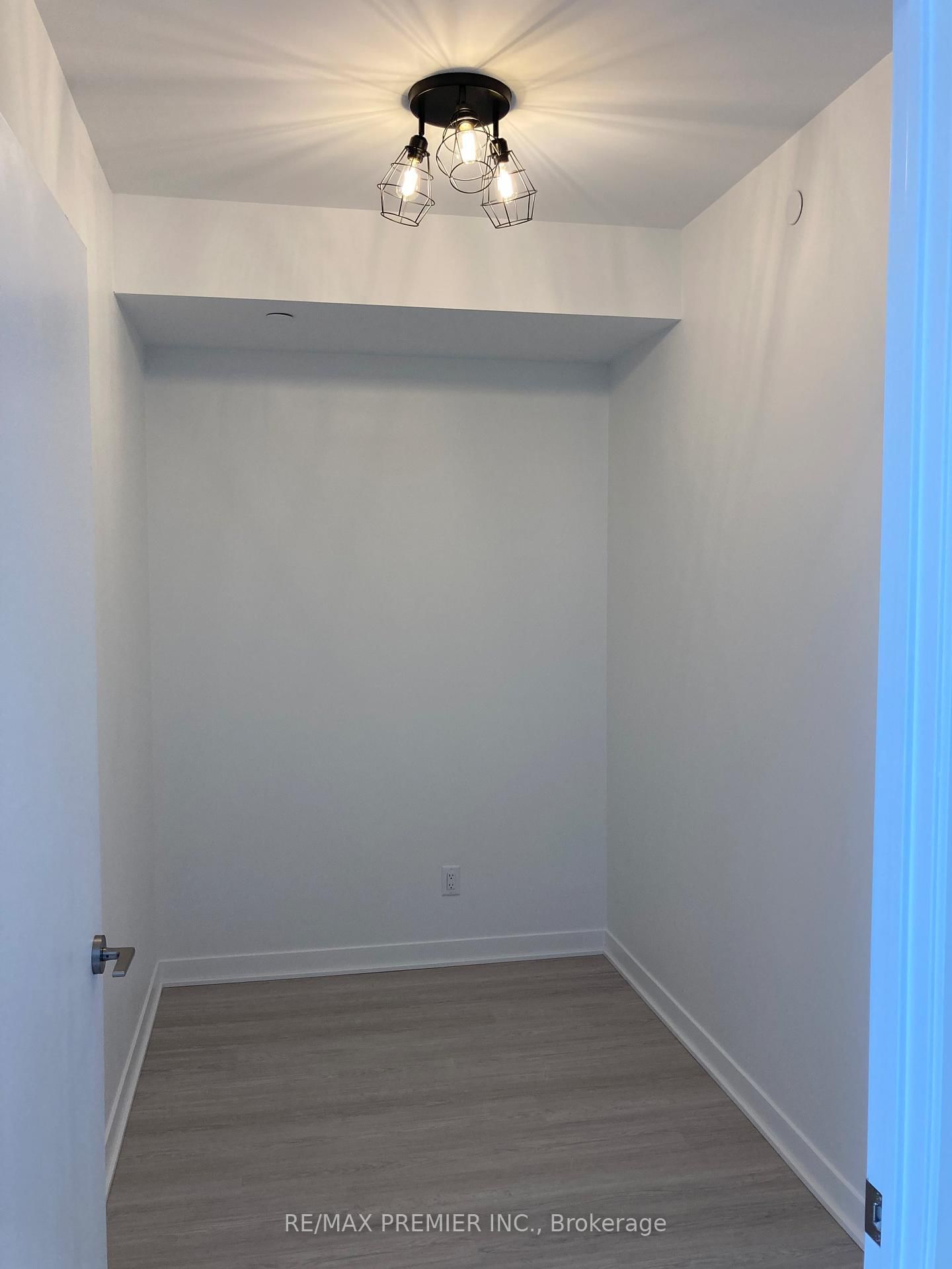 185 Alberta Avenue, Unit 604 - Photo 8