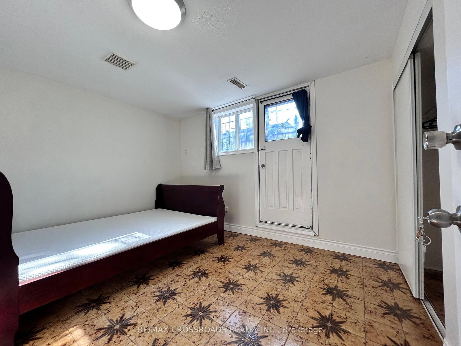 62 Navaho Drive, Unit Lower level - Photo 10