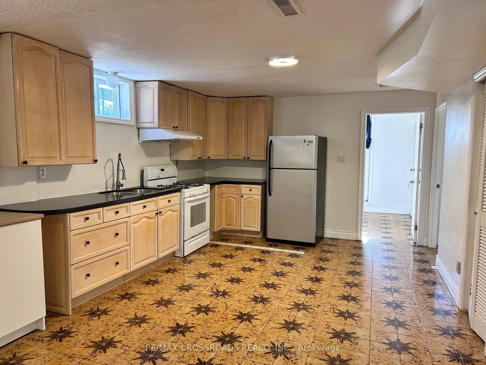 62 Navaho Drive, Unit Lower level - Photo 2