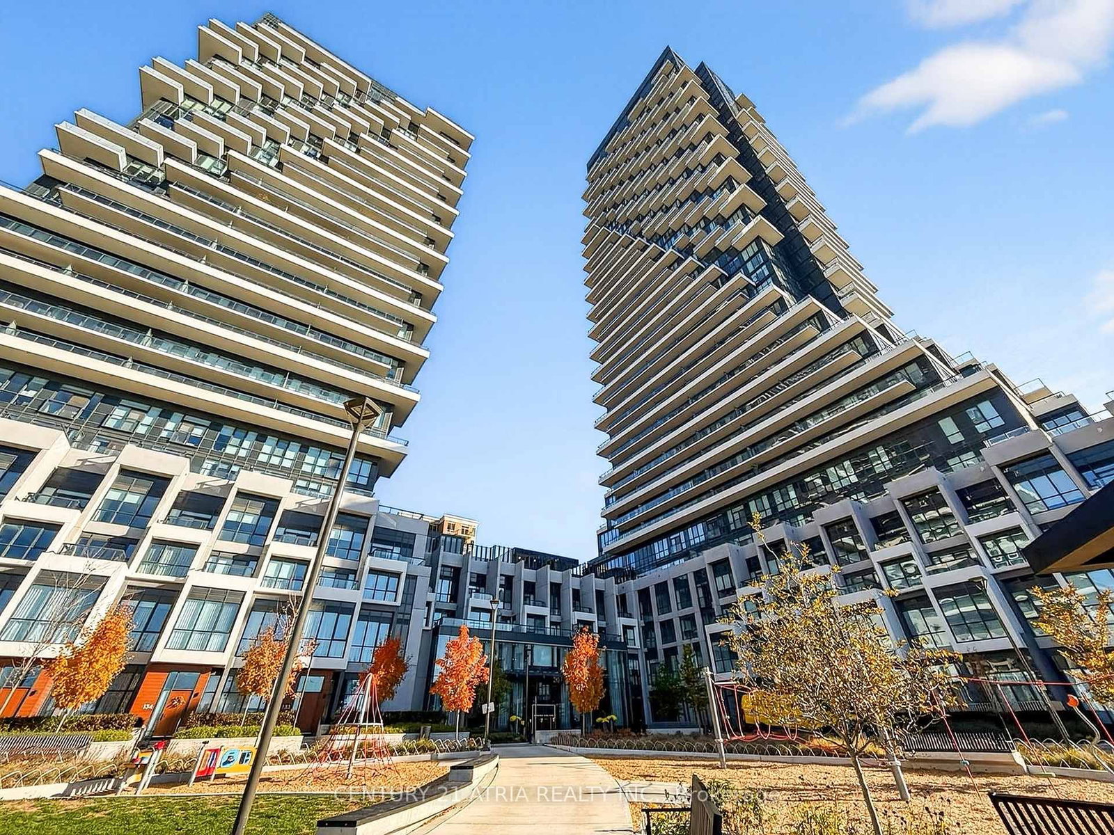 30 Inn On The Park Drive, Unit 802