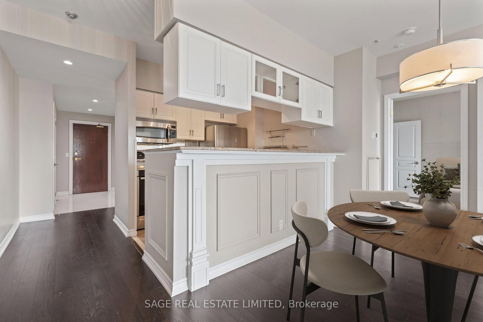 1 Deer Park Crescent, Unit 803 - Photo 8