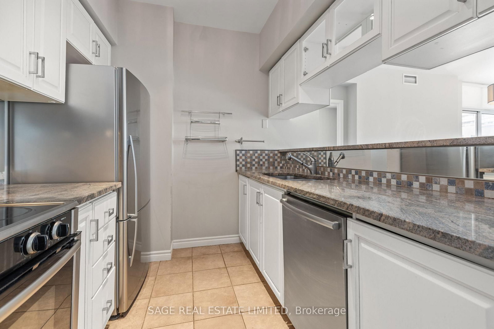 1 Deer Park Crescent, Unit 803 - Photo 9