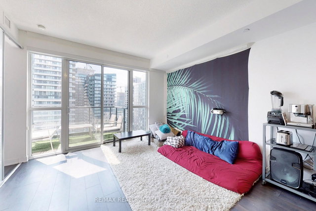 3813 - 87 Peter Street