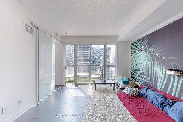 3813 - 87 Peter Street