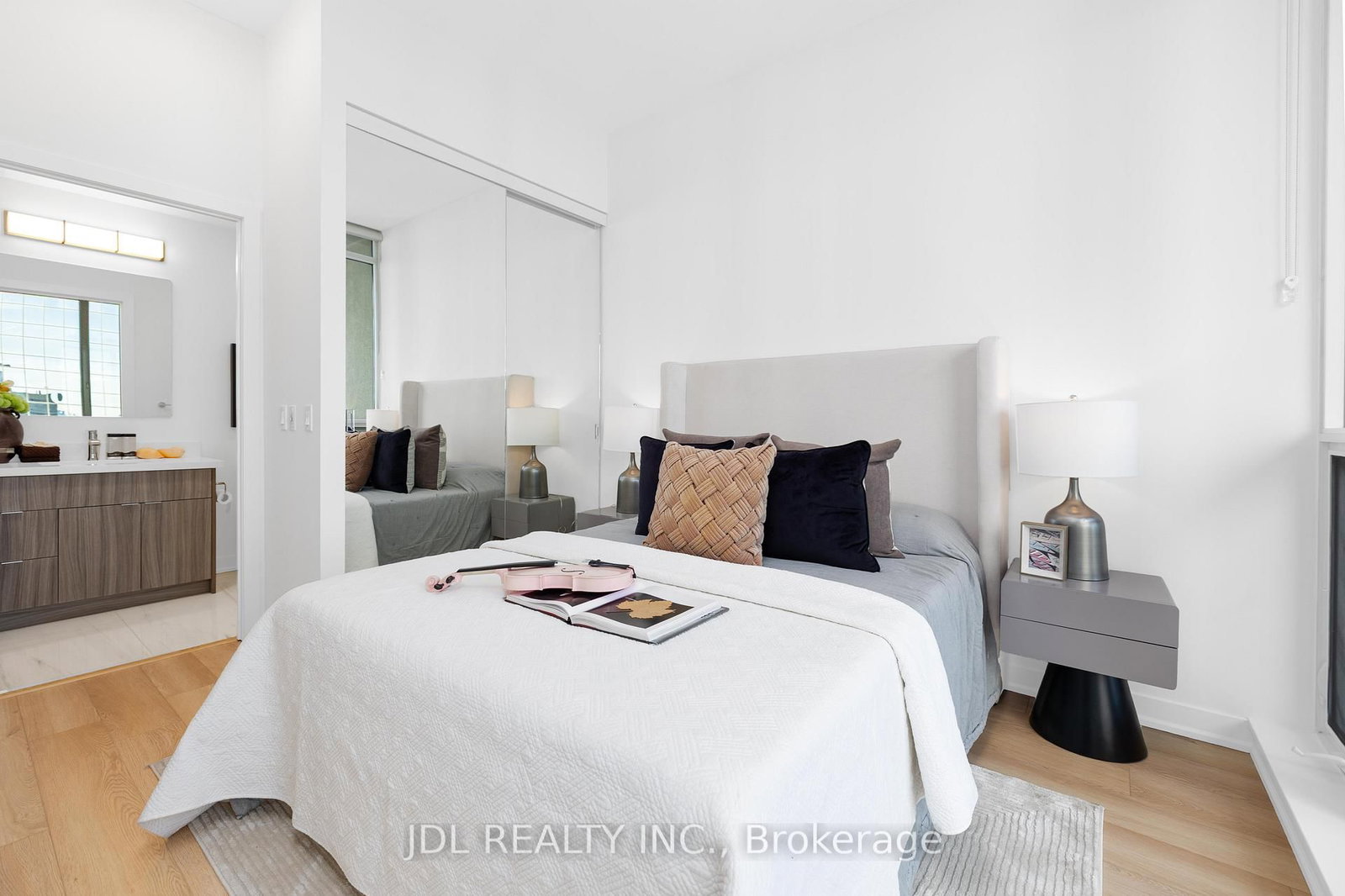 Condo for sale at 2302-770 Bay Street, Toronto, Ontario, M5G 0A6 - Bay Street Corridor - MLS: C12989204