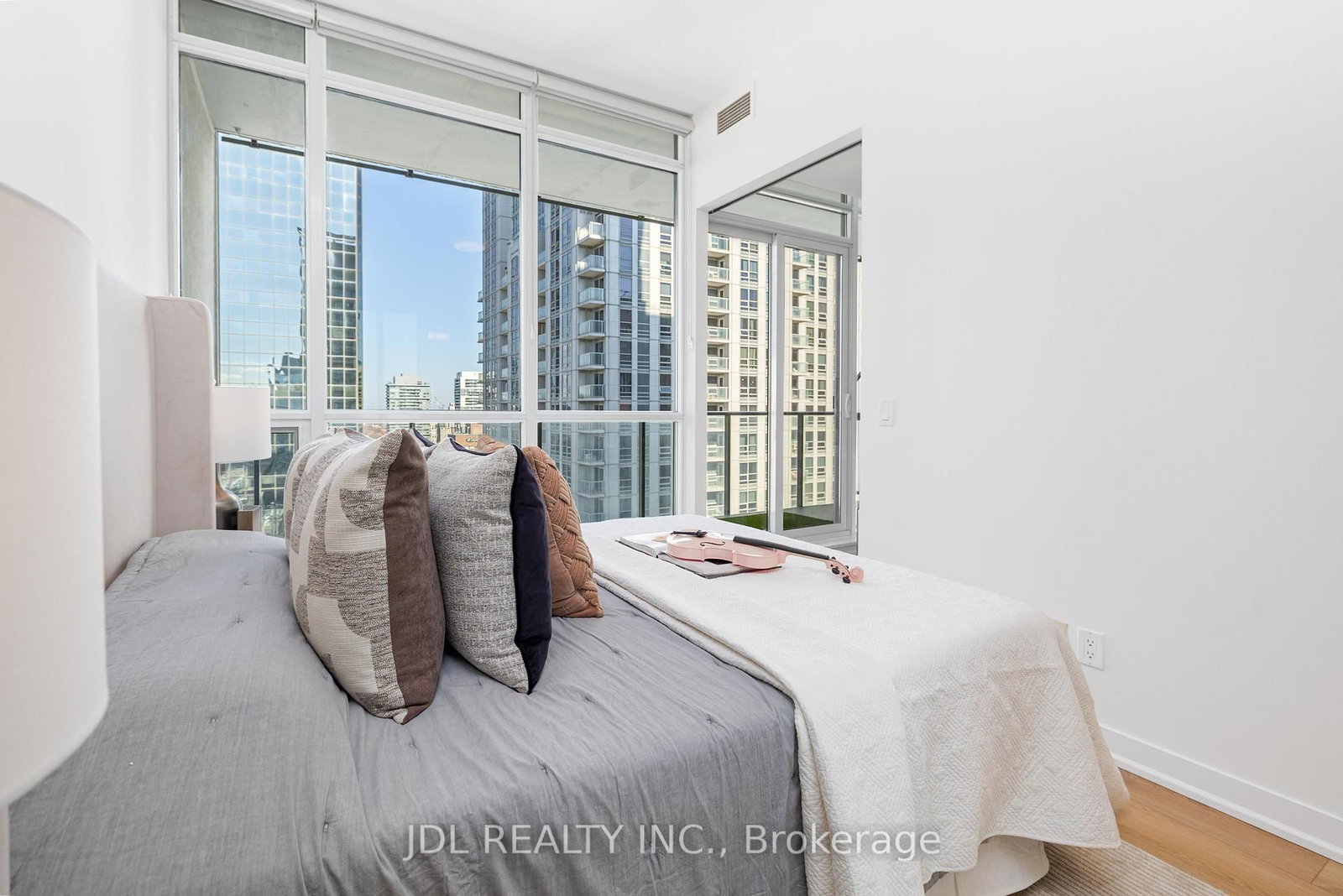 Condo for sale at 2302-770 Bay Street, Toronto, Ontario, M5G 0A6 - Bay Street Corridor - MLS: C12989204