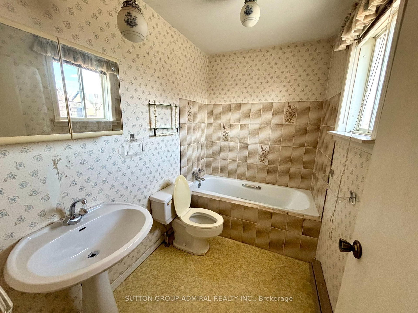 Detached House for sale at 84 Reiner Road, Toronto, Ontario, M3H 2L5 - Clanton Park - MLS: C12989256