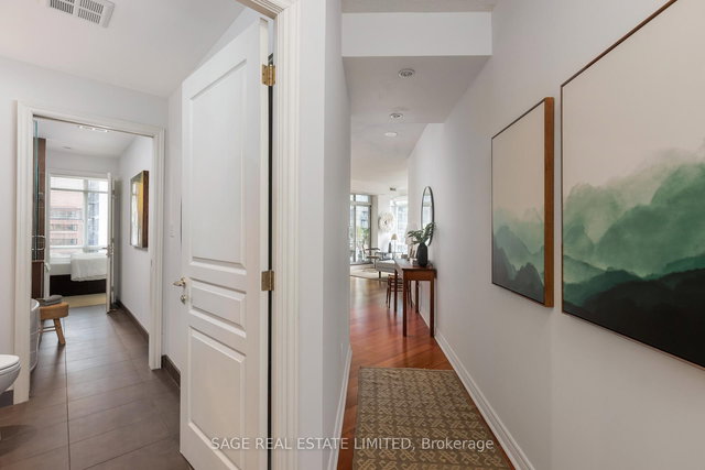 1206 - 100 Hayden Street