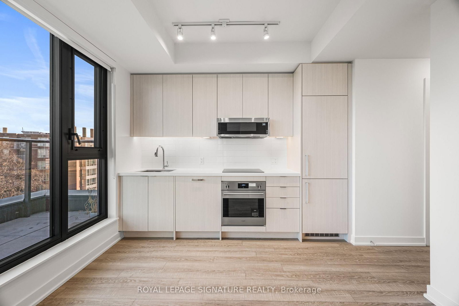 250 Lawrence Avenue W, Unit 609 - Photo 17