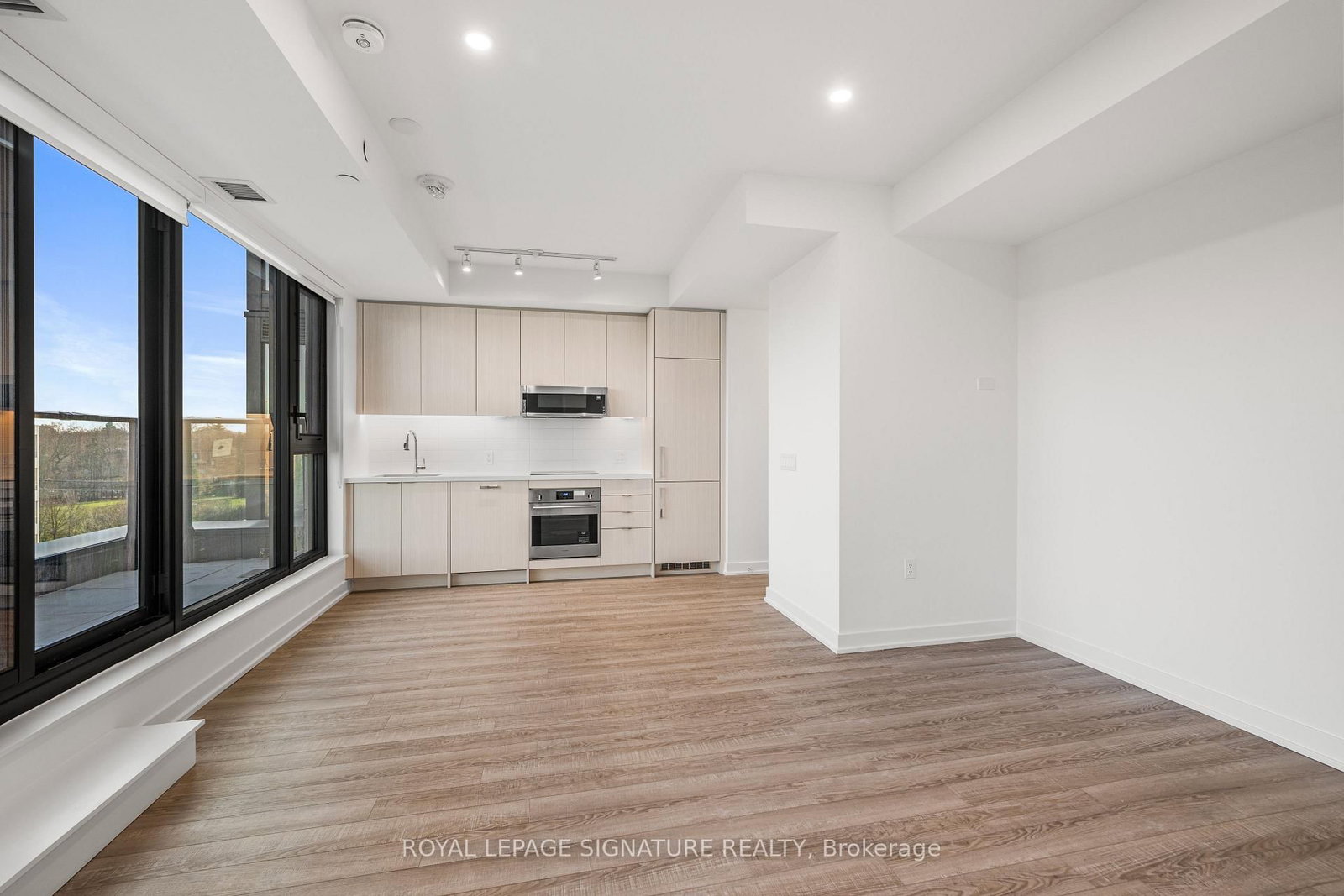 250 Lawrence Avenue W, Unit 609 - Photo 19