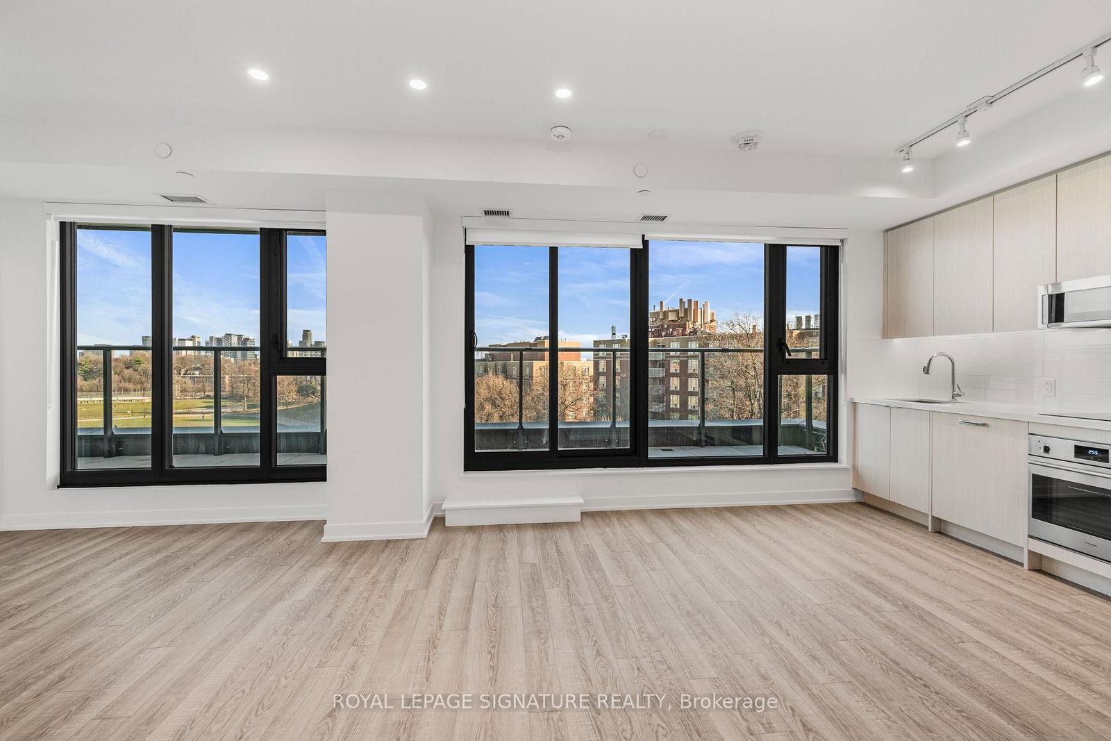 250 Lawrence Avenue W, Unit 609 - Photo 2