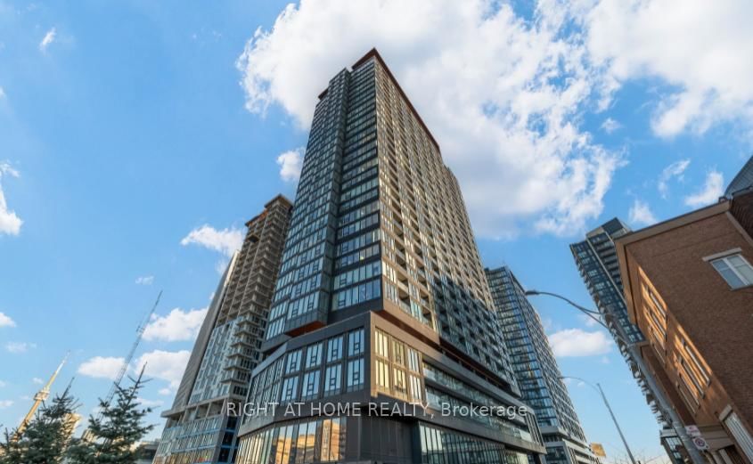 19 Western Battery Road, Unit 821