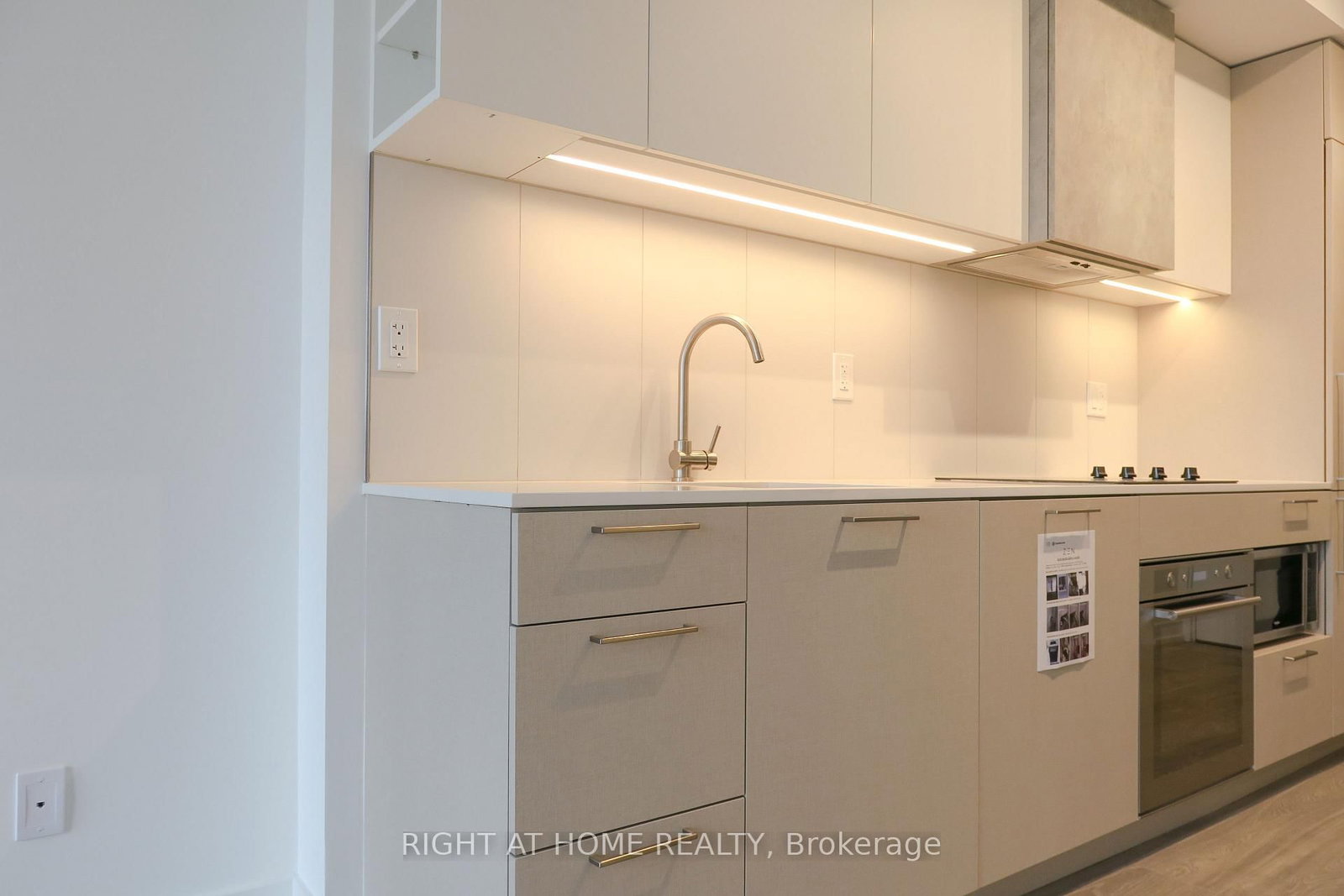 19 Western Battery Road, Unit 821 - Photo 4