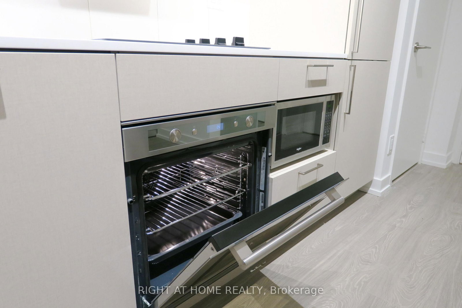 19 Western Battery Road, Unit 821 - Photo 6