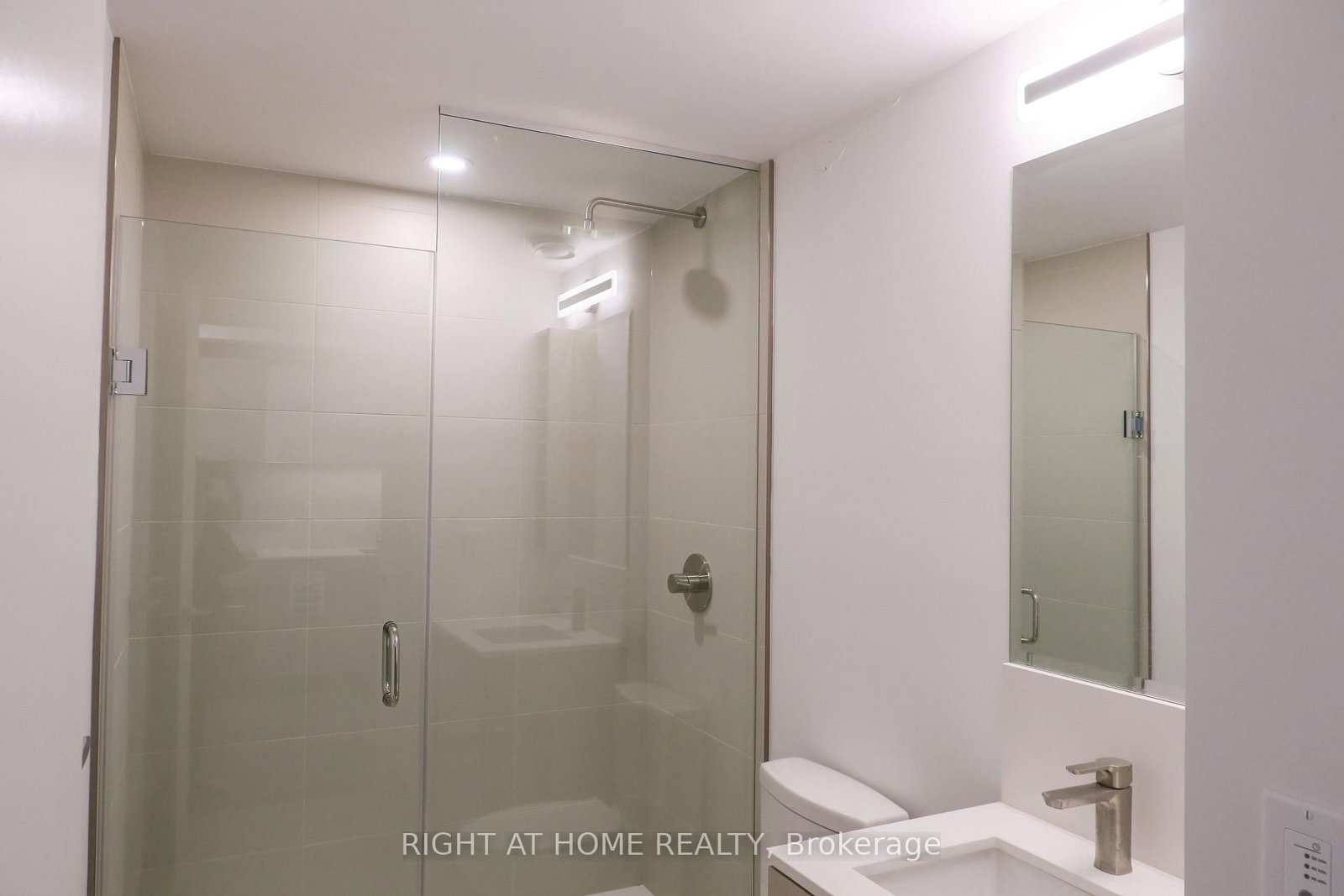 19 Western Battery Road, Unit 821 - Photo 8