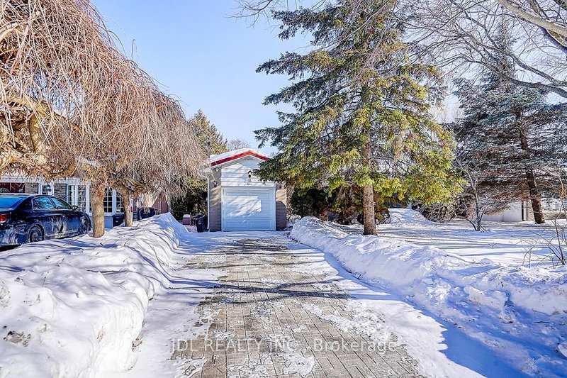 15 Crossburn Dr, Toronto, M3B 2Z3 | Image 3
