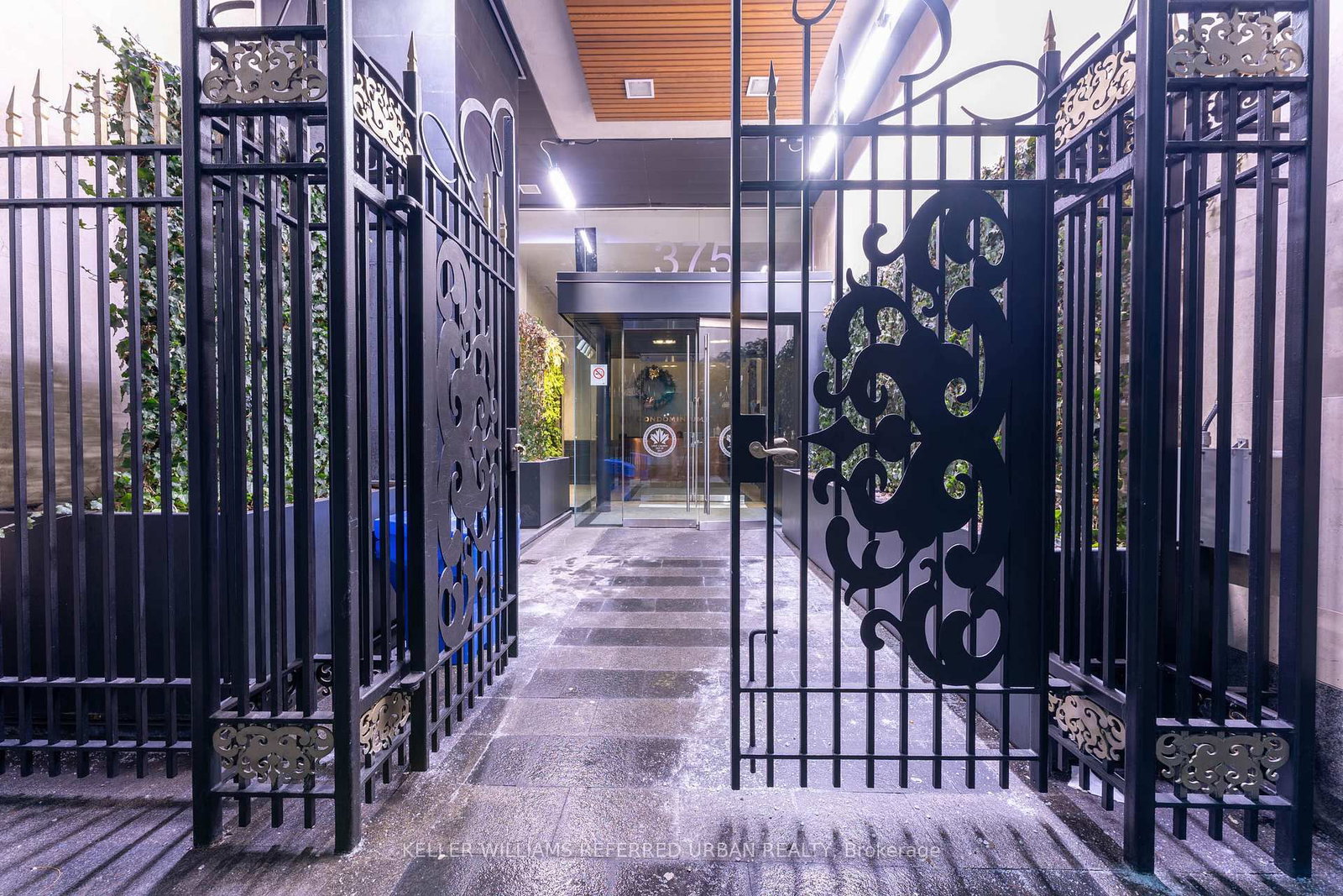 375 King Street W, Unit 2903 - Photo 35