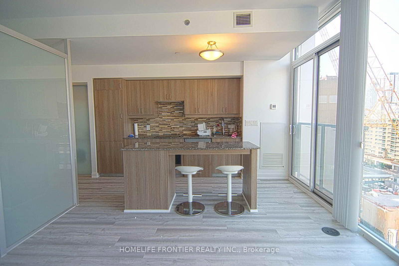 home for lease on 901-426 University Avenue