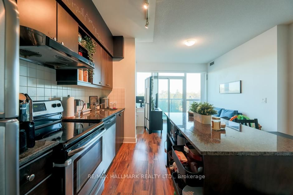 35 Brian Peck Crescent, Unit 423 - Photo 8