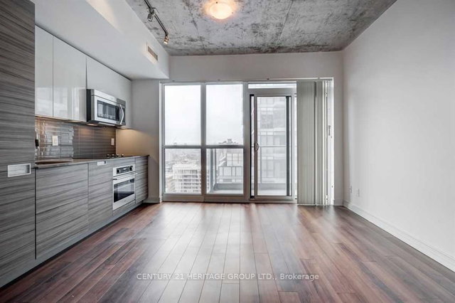 1912 - 210 Simcoe Street