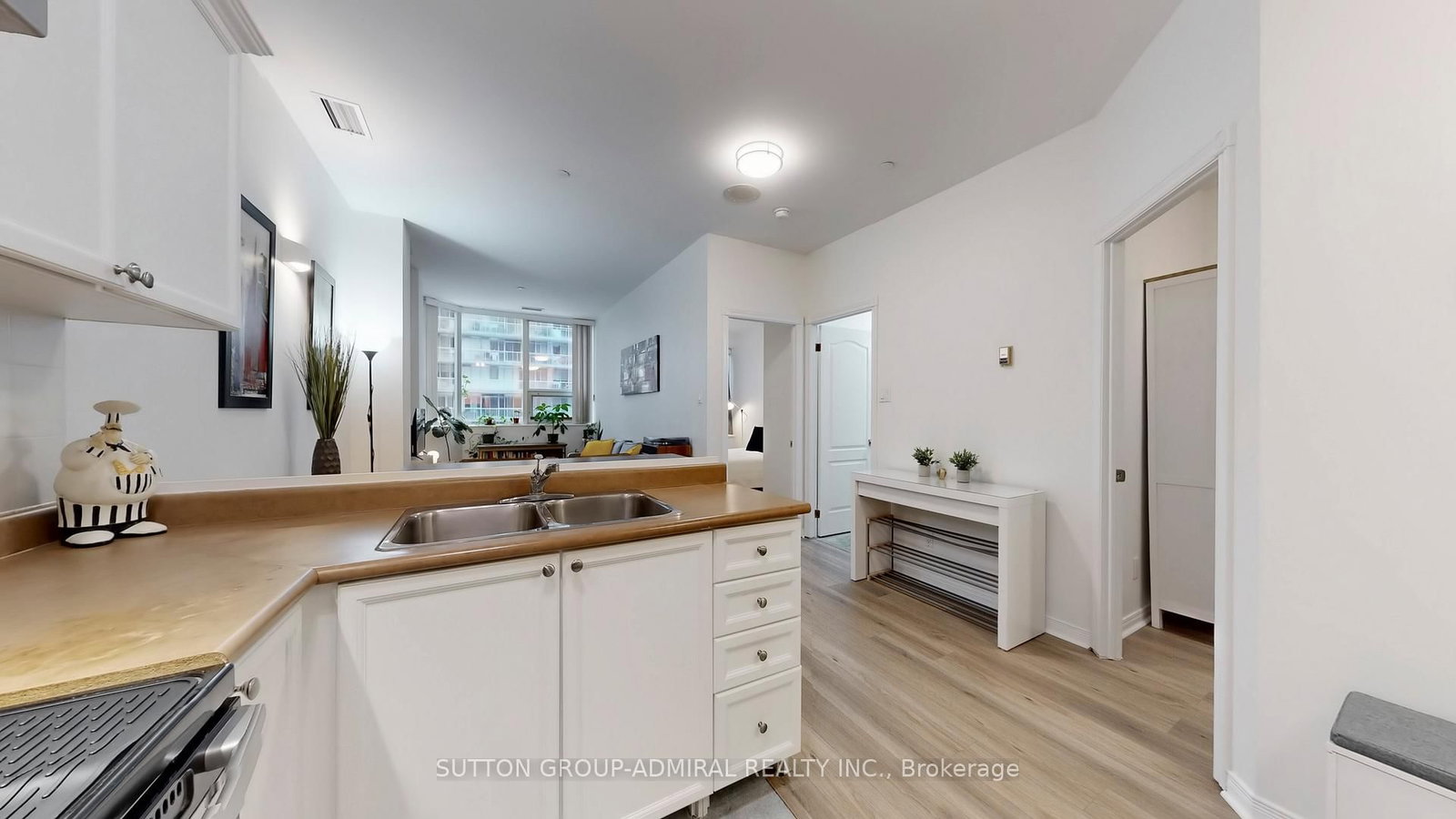 Condo for sale at 703-393 King Street, Toronto, Ontario, M5V 3G8 - Waterfront Communities C1 - MLS: C12990114