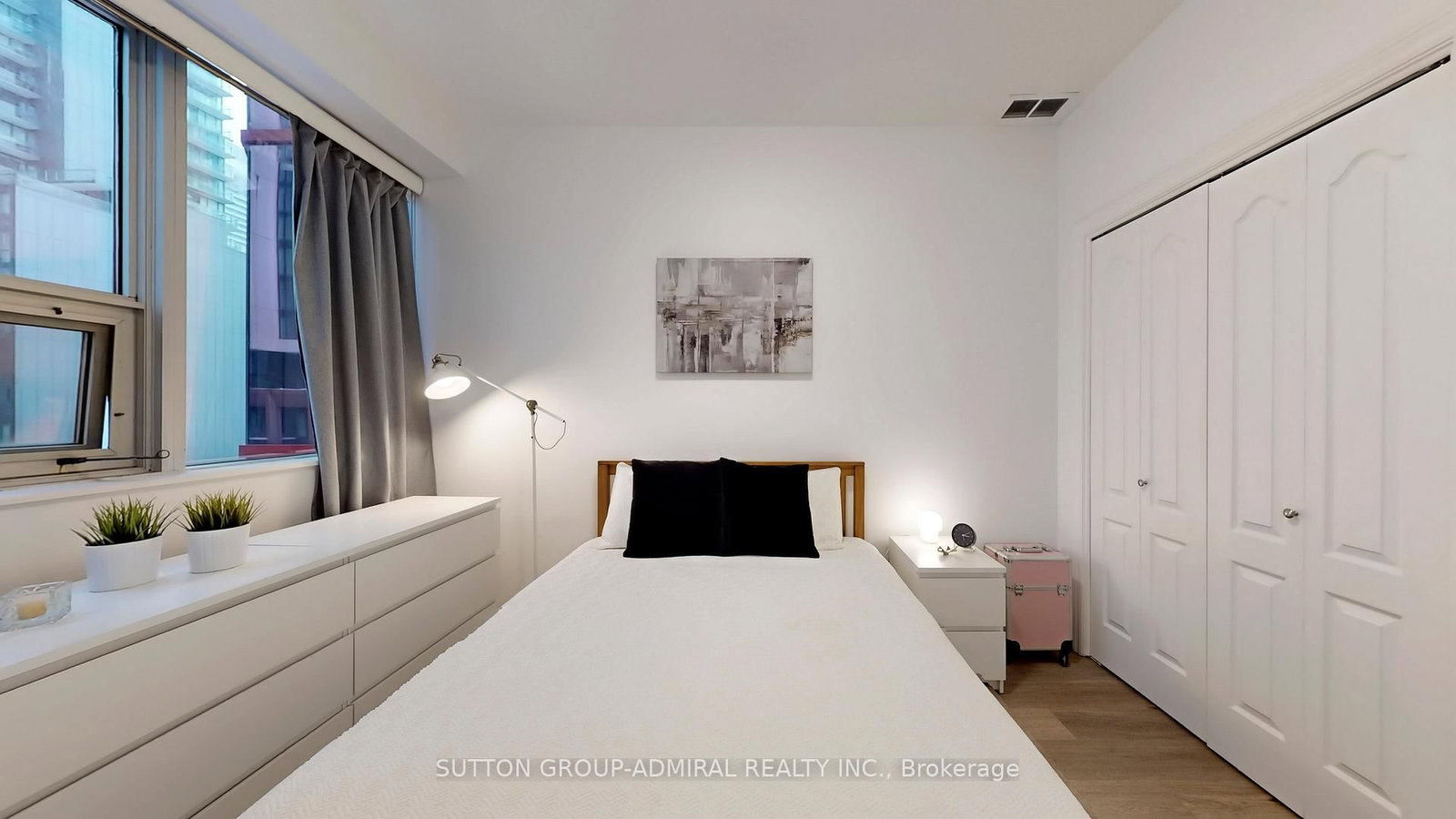 Condo for sale at 703-393 King Street, Toronto, Ontario, M5V 3G8 - Waterfront Communities C1 - MLS: C12990114