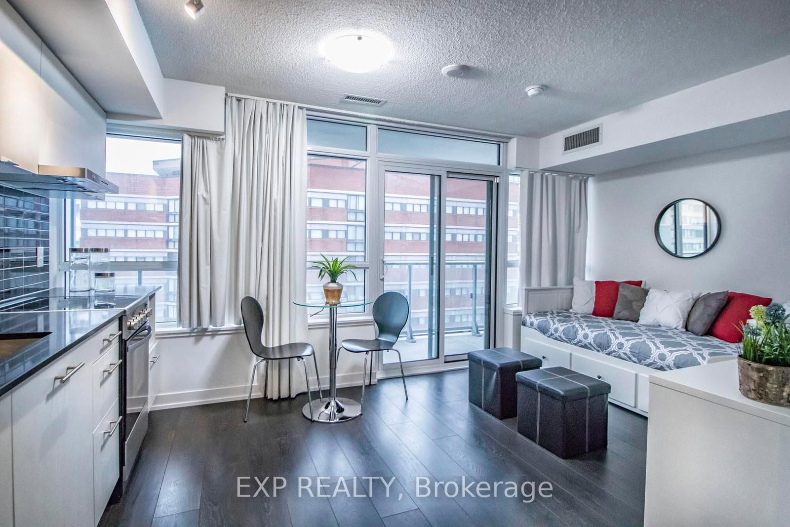 365 Church Street, Unit 904 - Photo 4