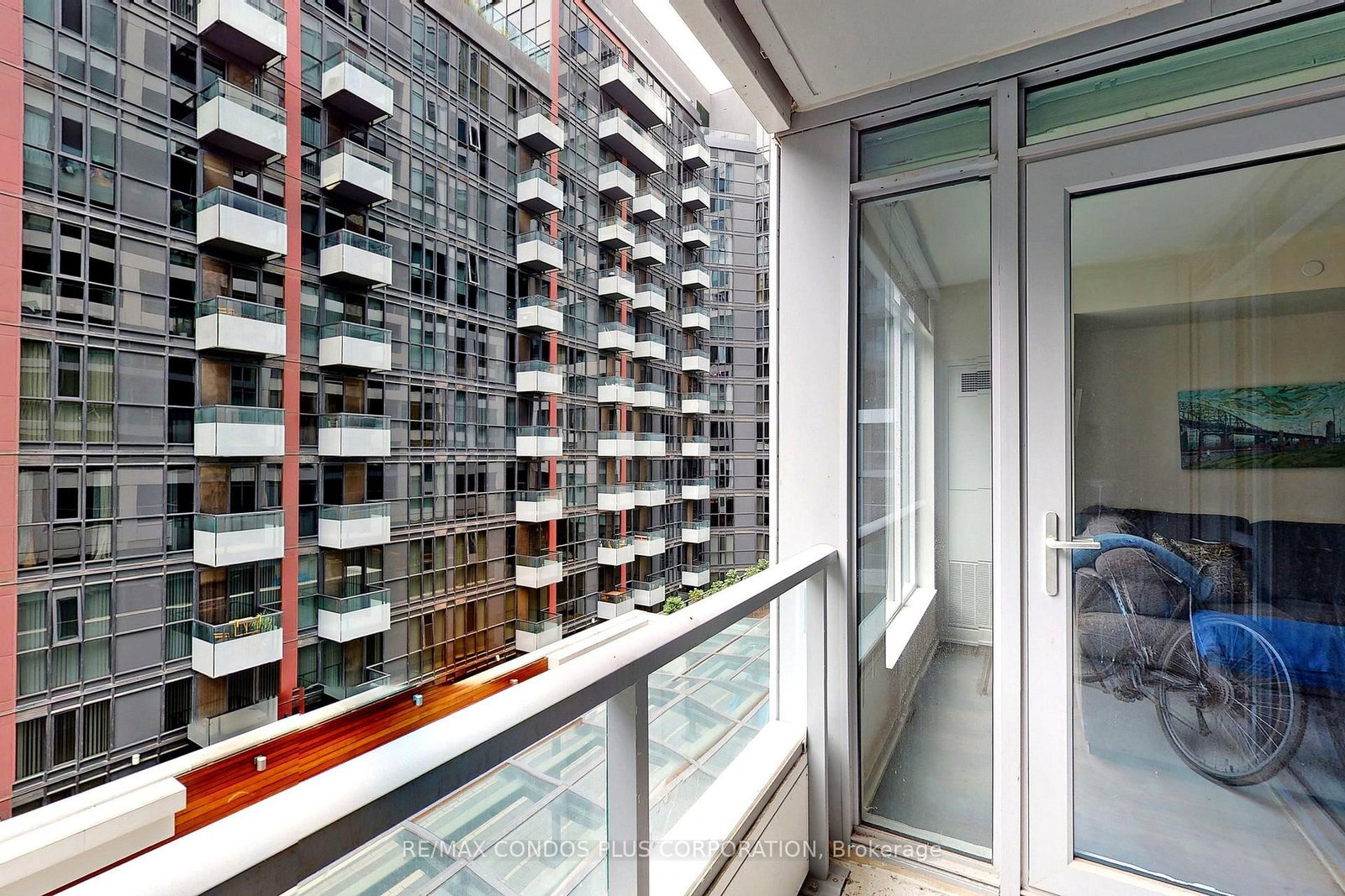 576 Front Street W, Unit 425 - Photo 27