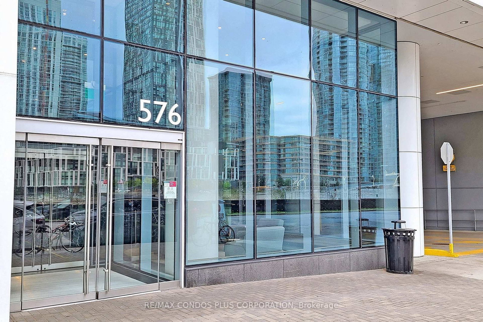 576 Front Street W, Unit 425 - Photo 4