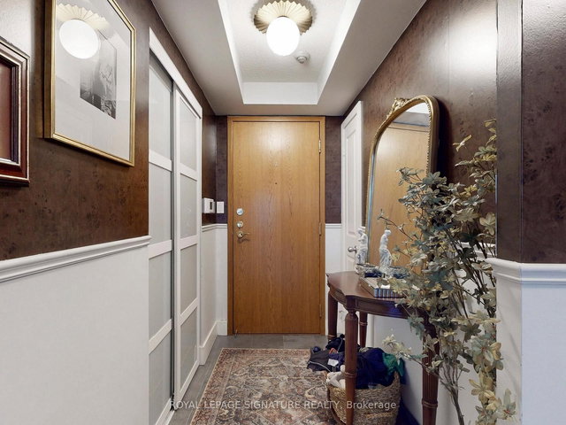 906 - 18 Hollywood Avenue