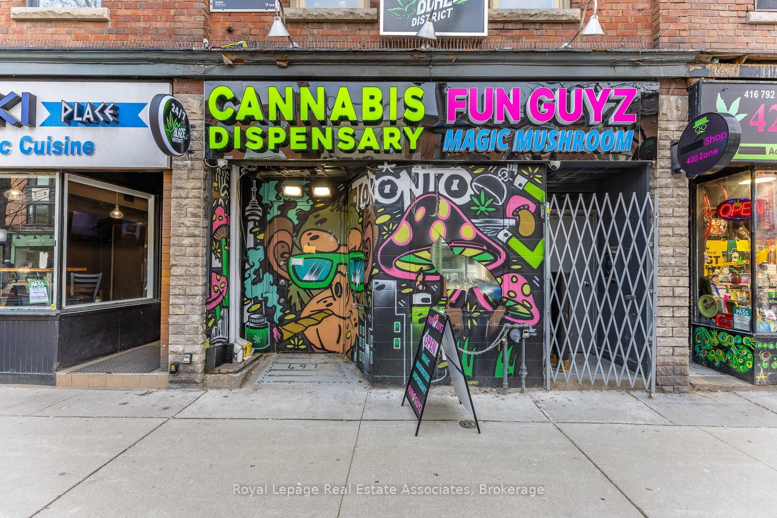 497 Bloor Street W, Unit Main