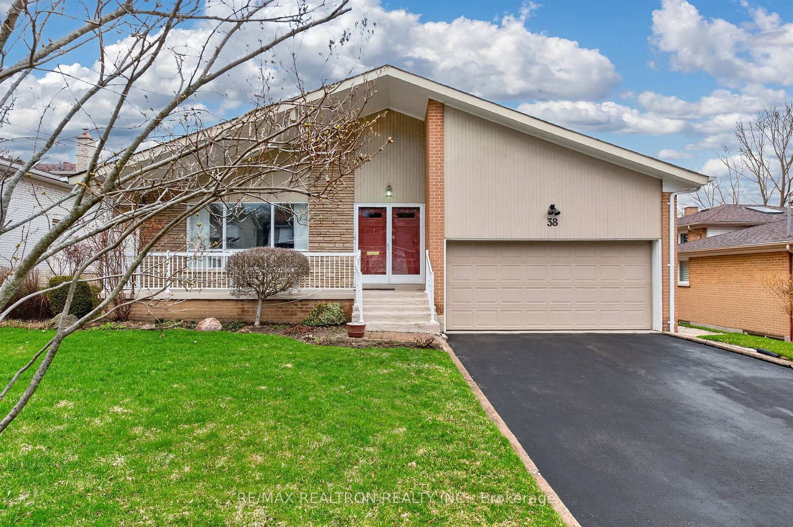 Property at 38 Colonnade