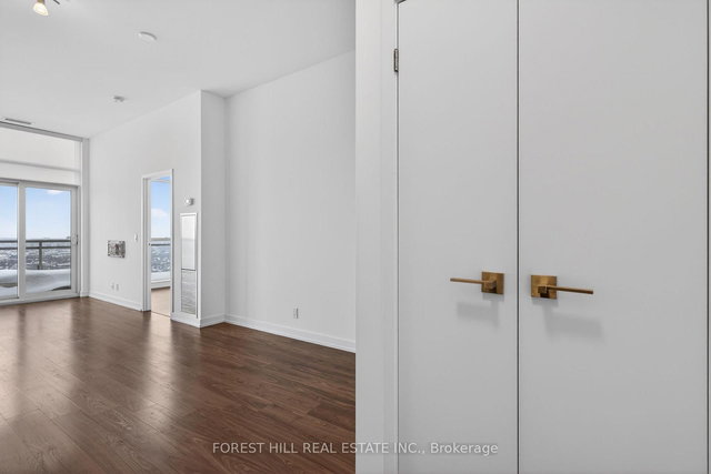 3215 - 98 Lillian Street