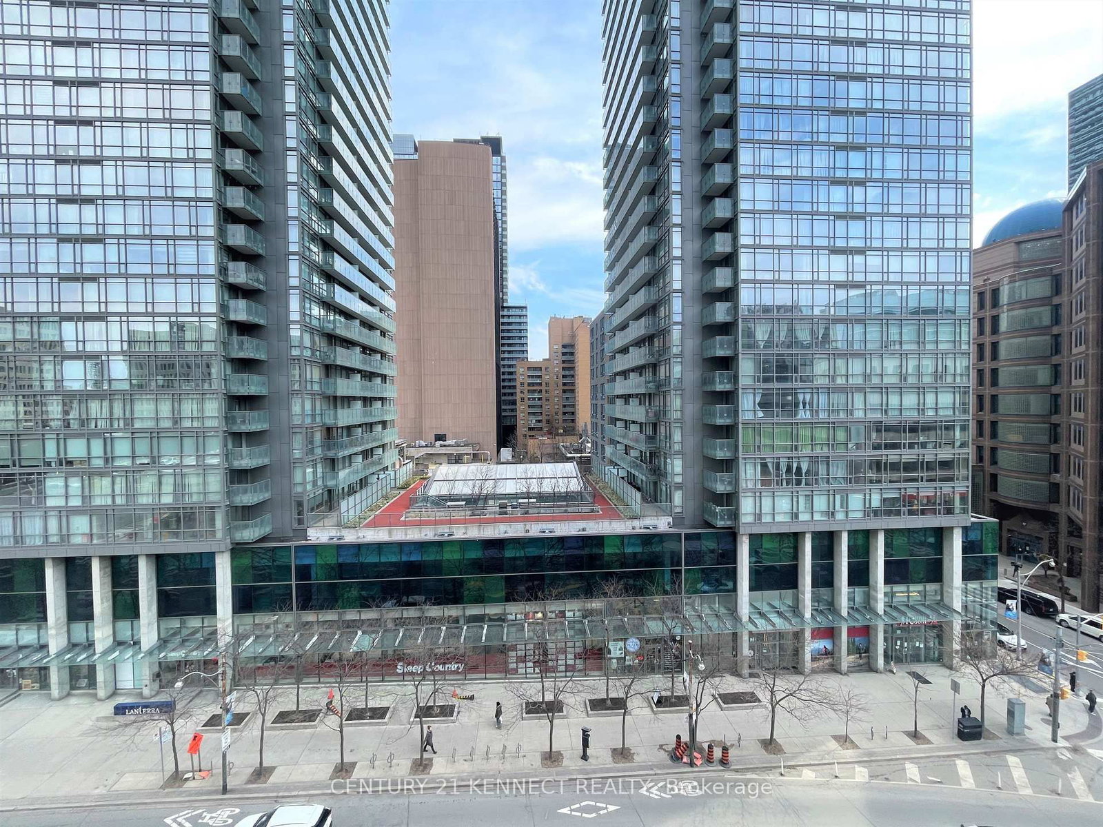 Condo for sale at 608-832 Bay Street, Toronto, Ontario, M5S 1Z6 - Bay Street Corridor - MLS: C12990896