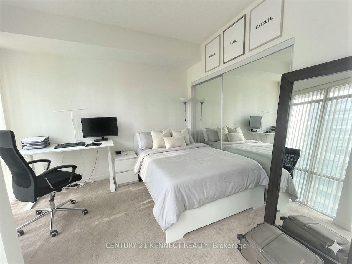 832 Bay Street, Unit 608 - Photo 4