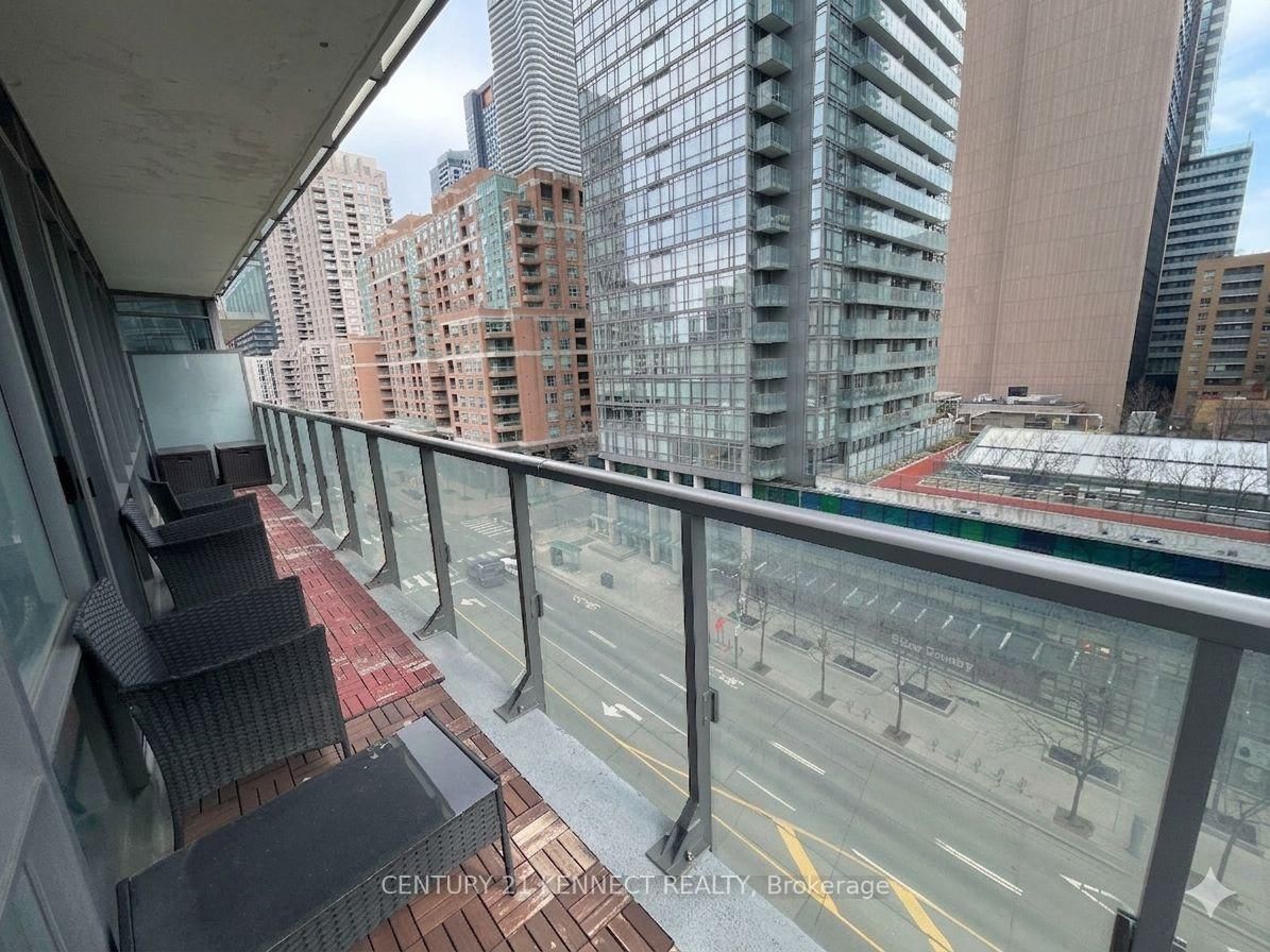 832 Bay Street, Unit 608 - Photo 8