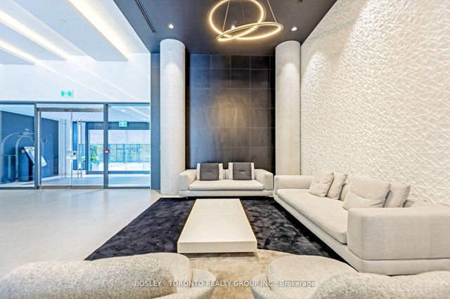 719 - 158 Front Street E