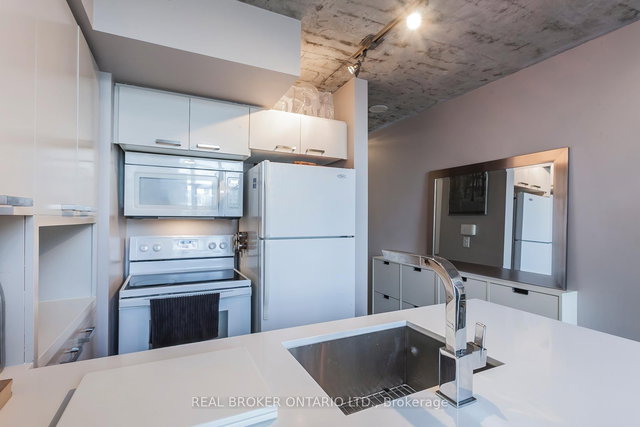 614 - 255 Richmond Street E