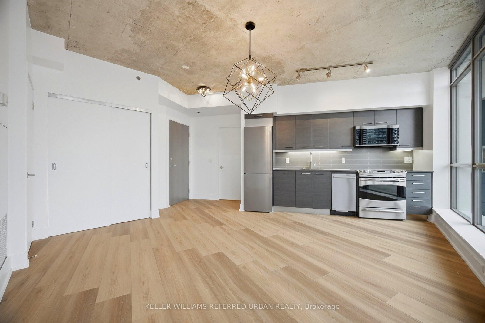 90 Trinity Street, Unit 607 - Photo 18