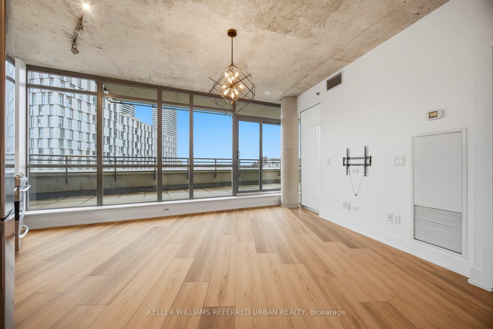 90 Trinity Street, Unit 607 - Photo 19