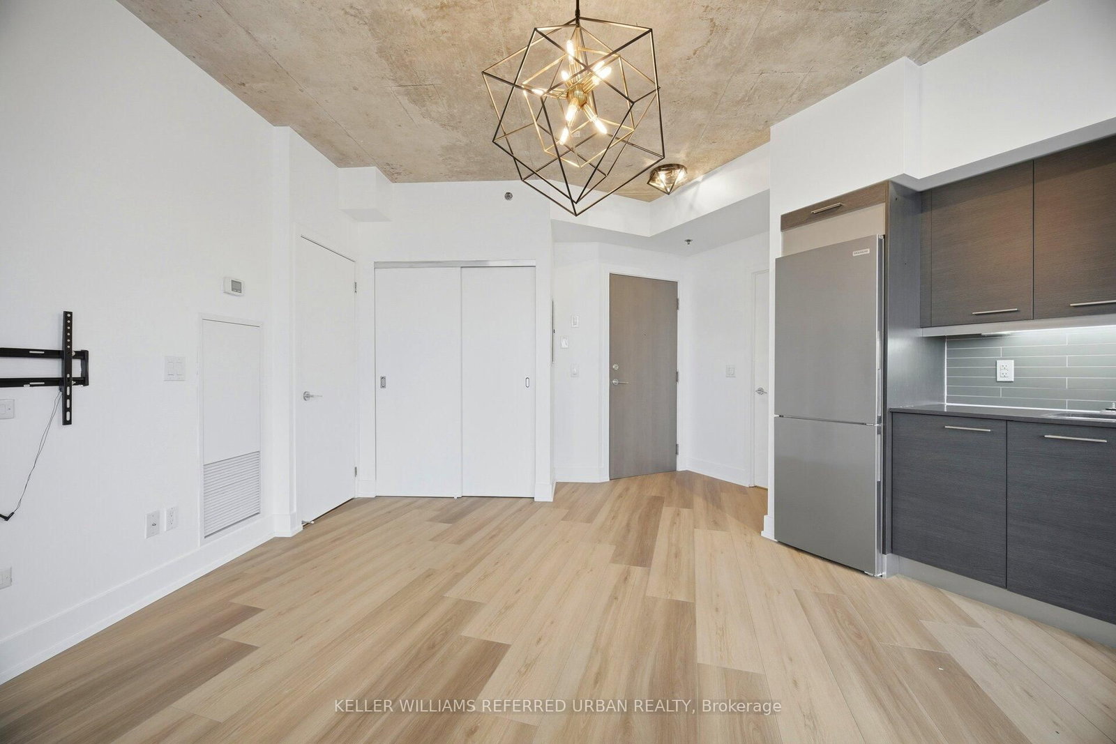 90 Trinity Street, Unit 607 - Photo 22